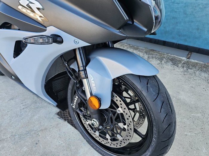 2022 Suzuki GSX-R1000A White