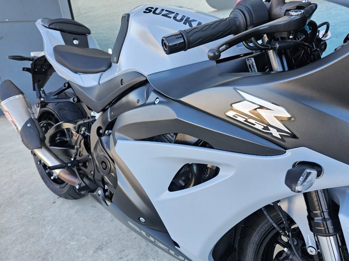 2022 Suzuki GSX-R1000A White