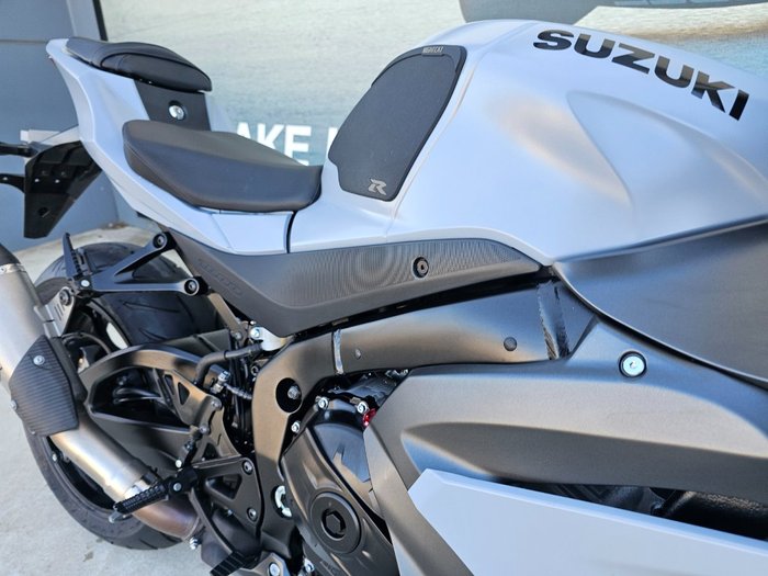 2022 Suzuki GSX-R1000A White