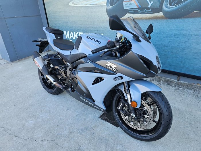 2022 Suzuki GSX-R1000A White
