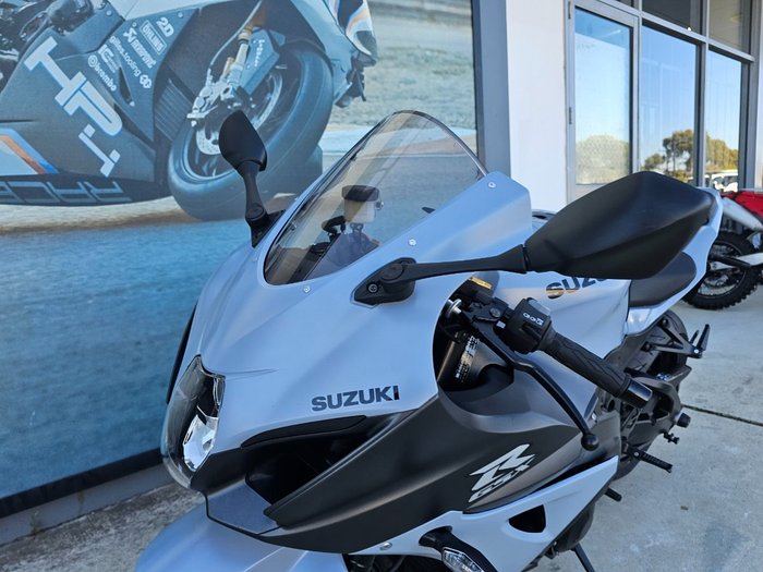 2022 Suzuki GSX-R1000A White