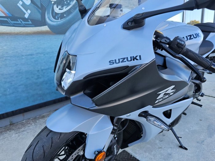 2022 Suzuki GSX-R1000A White