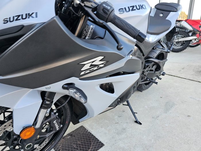 2022 Suzuki GSX-R1000A White