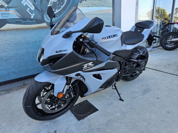 2022 Suzuki GSX-R1000A White