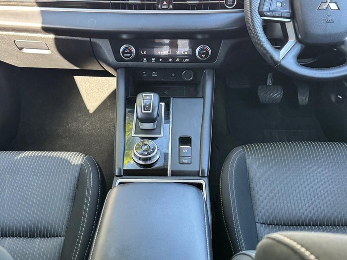 2022 Mitsubishi Outlander LS