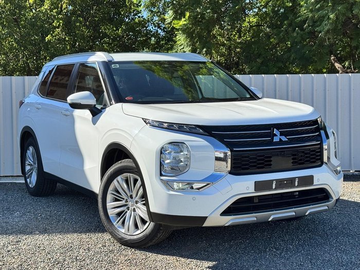 2022 Mitsubishi Outlander LS
