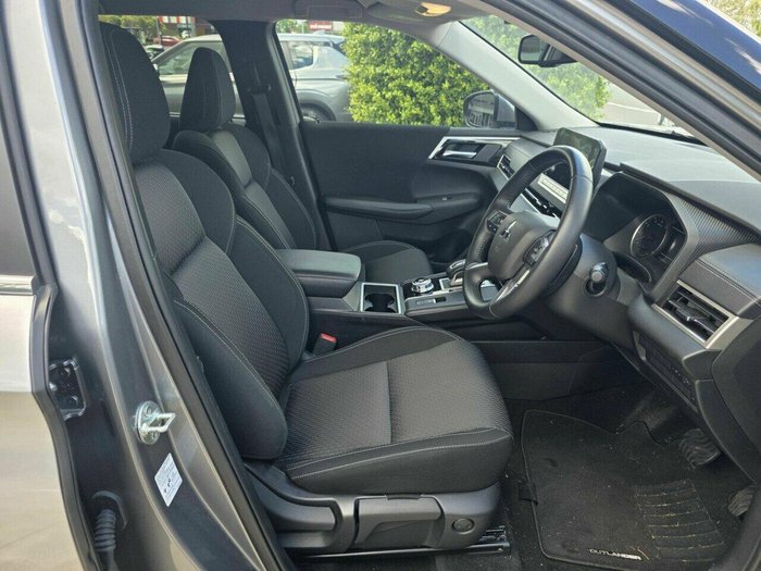 2023 Mitsubishi Outlander LS