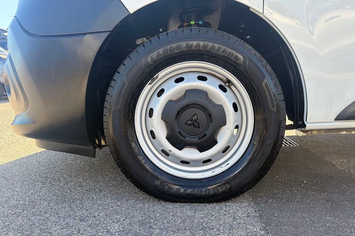 2020 Mitsubishi Express GLX+