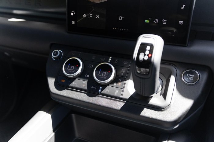 2025 Land Rover Defender 90 D250 S