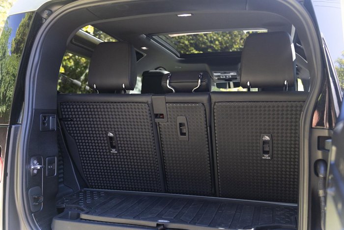 2025 Land Rover Defender 90 D250 S