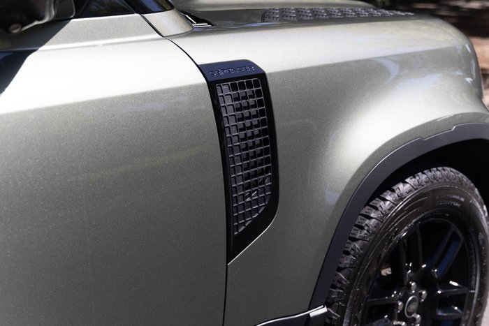 2025 Land Rover Defender 90 D250 S