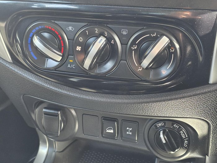 2021 Nissan Navara SL