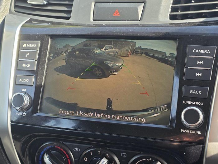 2021 Nissan Navara SL