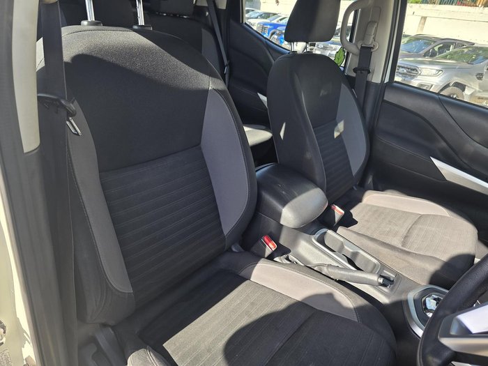 2021 Nissan Navara SL