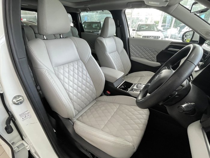 2022 Mitsubishi Outlander Exceed