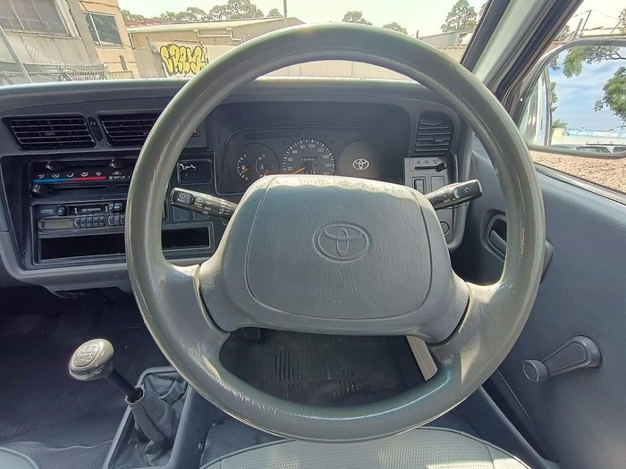 2000 Toyota Hiace Commuter RZH125R French Vanilla