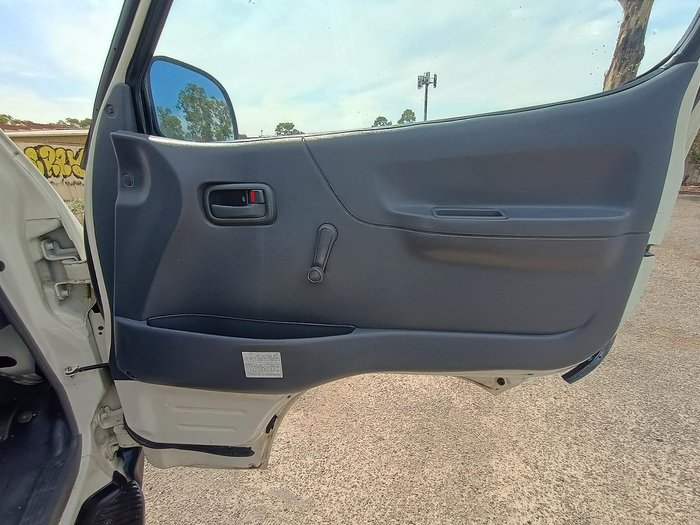 2000 Toyota Hiace Commuter RZH125R French Vanilla