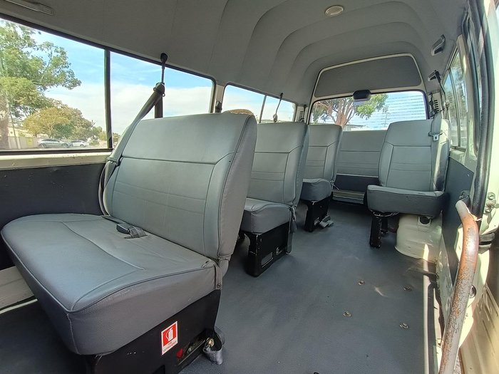 2000 Toyota Hiace Commuter RZH125R French Vanilla