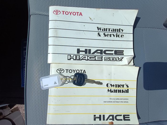 2000 Toyota Hiace Commuter RZH125R French Vanilla