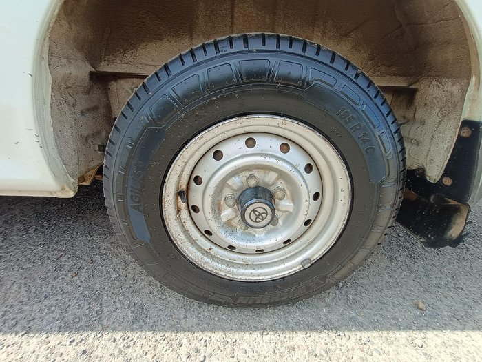 2000 Toyota Hiace Commuter RZH125R French Vanilla