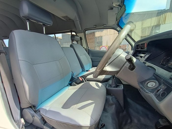 2000 Toyota Hiace Commuter RZH125R French Vanilla