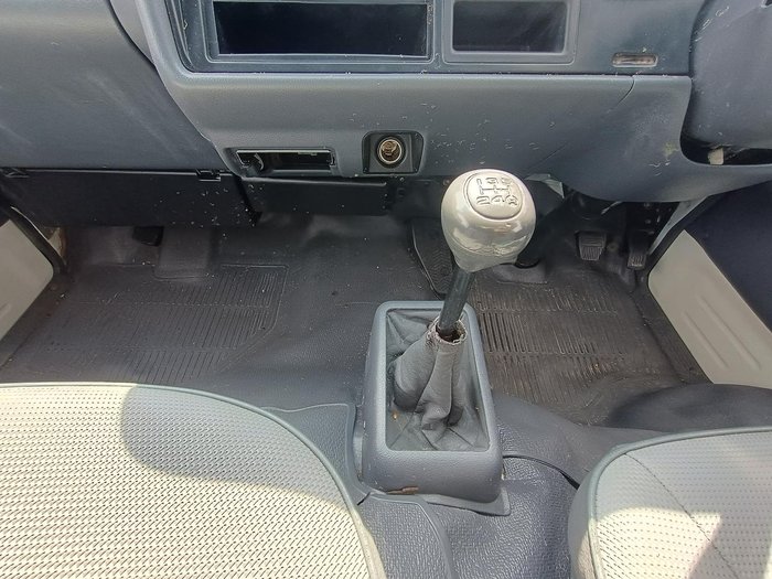 2000 Toyota Hiace Commuter RZH125R French Vanilla