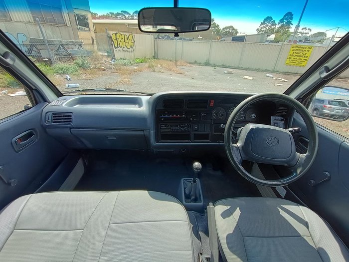2000 Toyota Hiace Commuter RZH125R French Vanilla