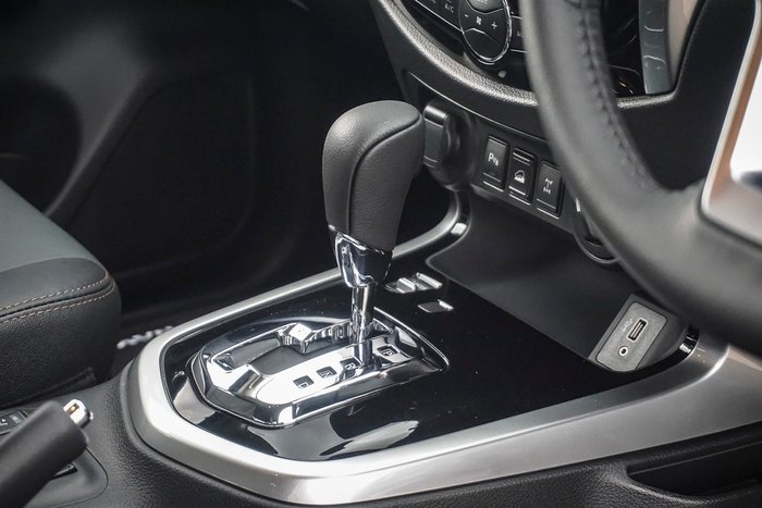 2025 Nissan Navara ST-X