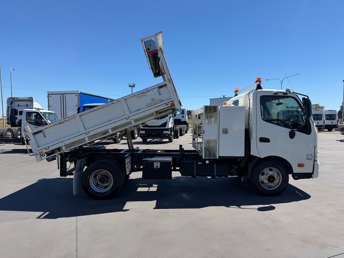 2014 Hino 300 Series 917 Medium