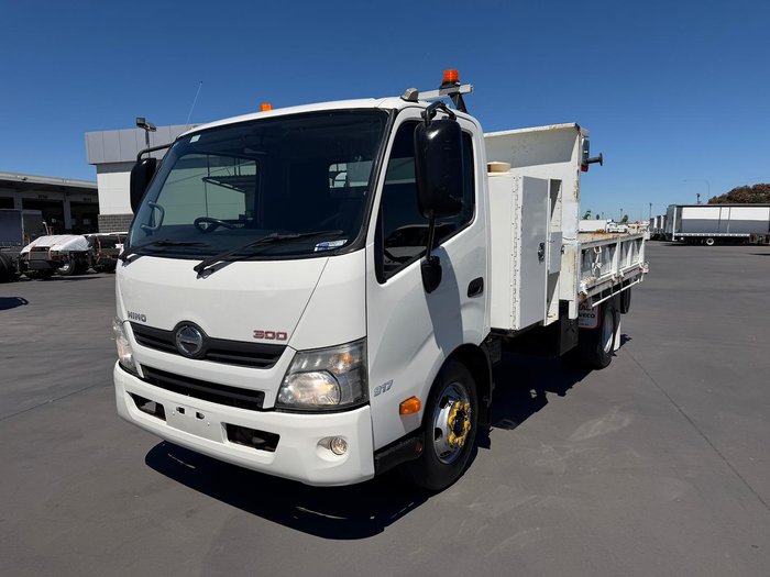 2014 Hino 300 Series 917 Medium