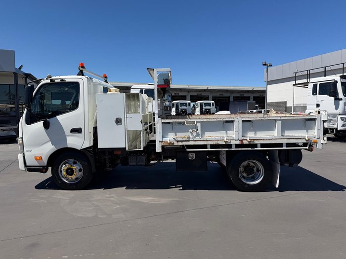 2014 Hino 300 Series 917 Medium