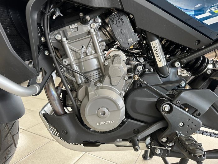 2022 CFMOTO 800MT Touring MT Blue