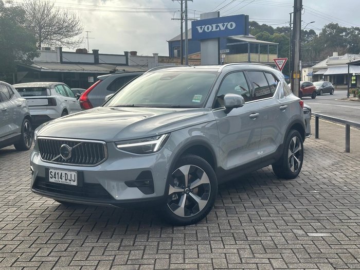 2025 Volvo XC40
