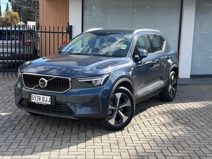 2025 Volvo XC40
