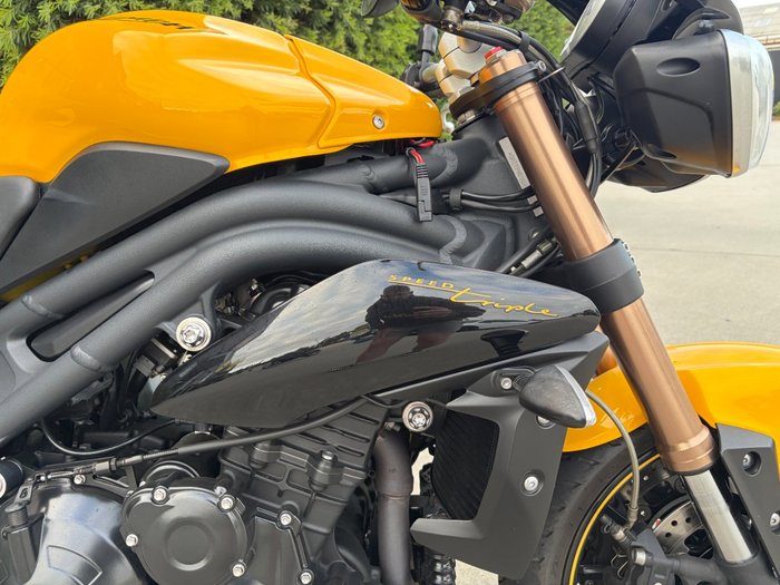Triumph 2016 TRIUMPH 1050CC SPEED TRIPLE Yellow