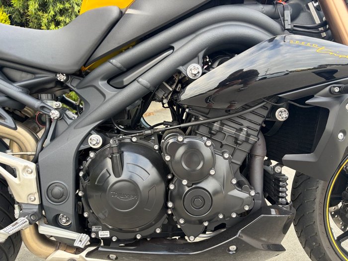 Triumph 2016 TRIUMPH 1050CC SPEED TRIPLE Yellow