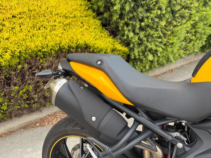 Triumph 2016 TRIUMPH 1050CC SPEED TRIPLE Yellow