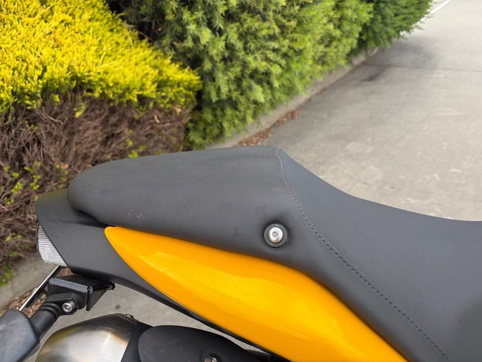 Triumph 2016 TRIUMPH 1050CC SPEED TRIPLE Yellow