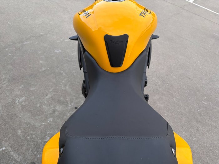 Triumph 2016 TRIUMPH 1050CC SPEED TRIPLE Yellow