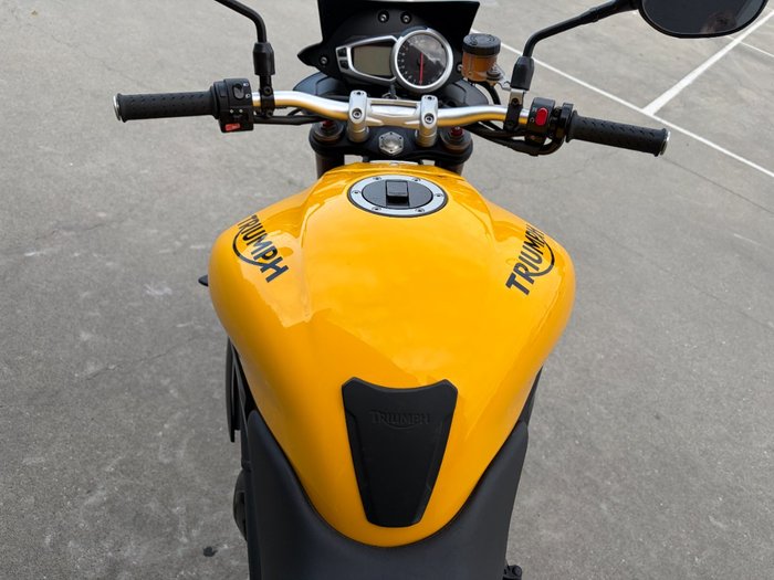 Triumph 2016 TRIUMPH 1050CC SPEED TRIPLE Yellow