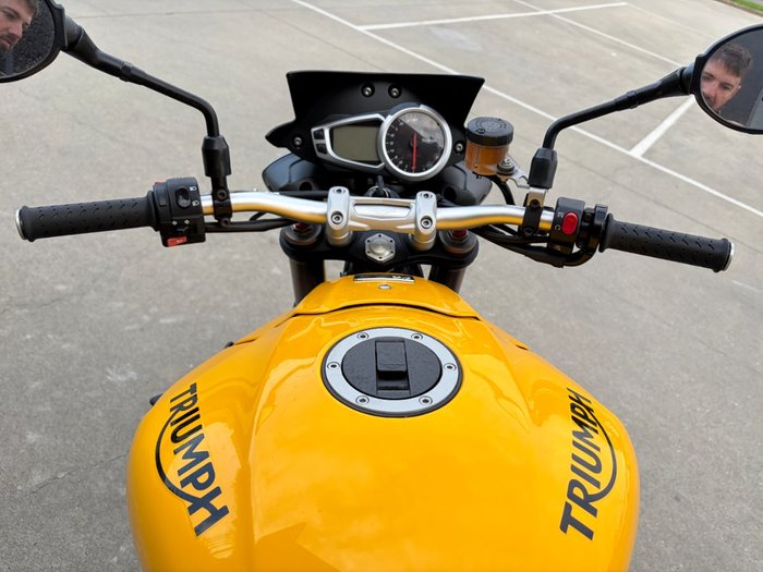 Triumph 2016 TRIUMPH 1050CC SPEED TRIPLE Yellow