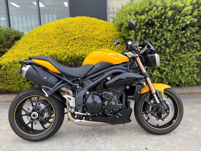 Triumph 2016 TRIUMPH 1050CC SPEED TRIPLE Yellow