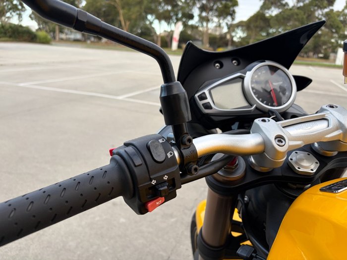 Triumph 2016 TRIUMPH 1050CC SPEED TRIPLE Yellow