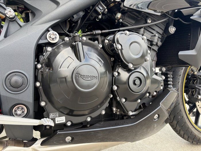 Triumph 2016 TRIUMPH 1050CC SPEED TRIPLE Yellow