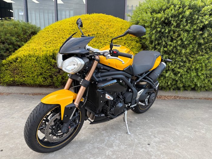 Triumph 2016 TRIUMPH 1050CC SPEED TRIPLE Yellow