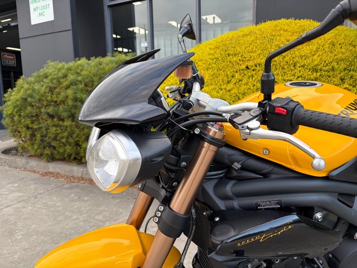 Triumph 2016 TRIUMPH 1050CC SPEED TRIPLE Yellow