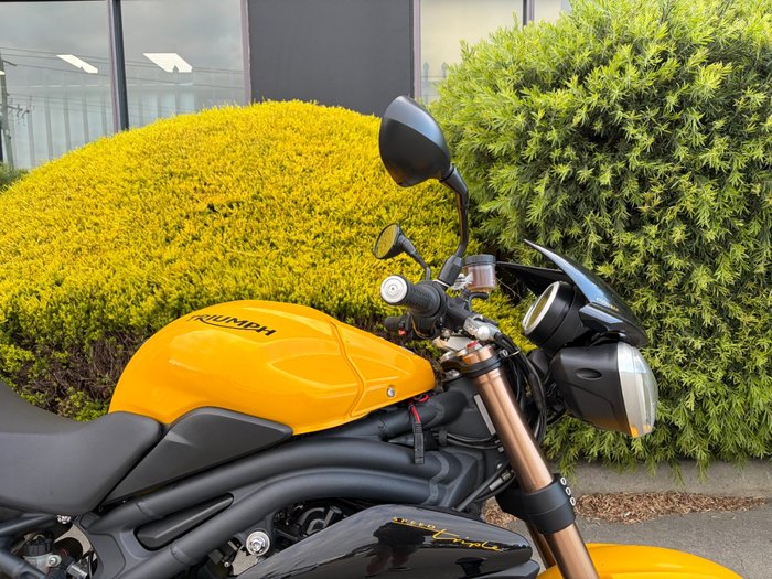 Triumph 2016 TRIUMPH 1050CC SPEED TRIPLE Yellow