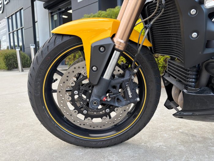 Triumph 2016 TRIUMPH 1050CC SPEED TRIPLE Yellow