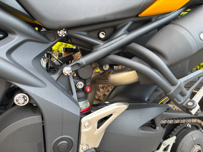 Triumph 2016 TRIUMPH 1050CC SPEED TRIPLE Yellow