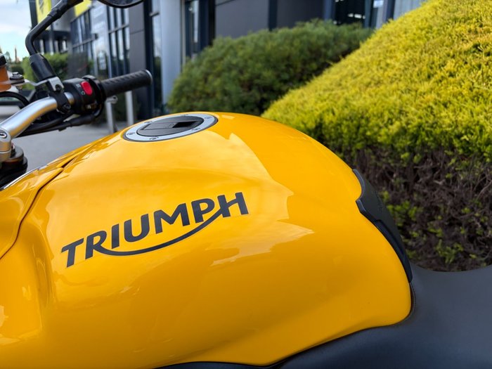 Triumph 2016 TRIUMPH 1050CC SPEED TRIPLE Yellow